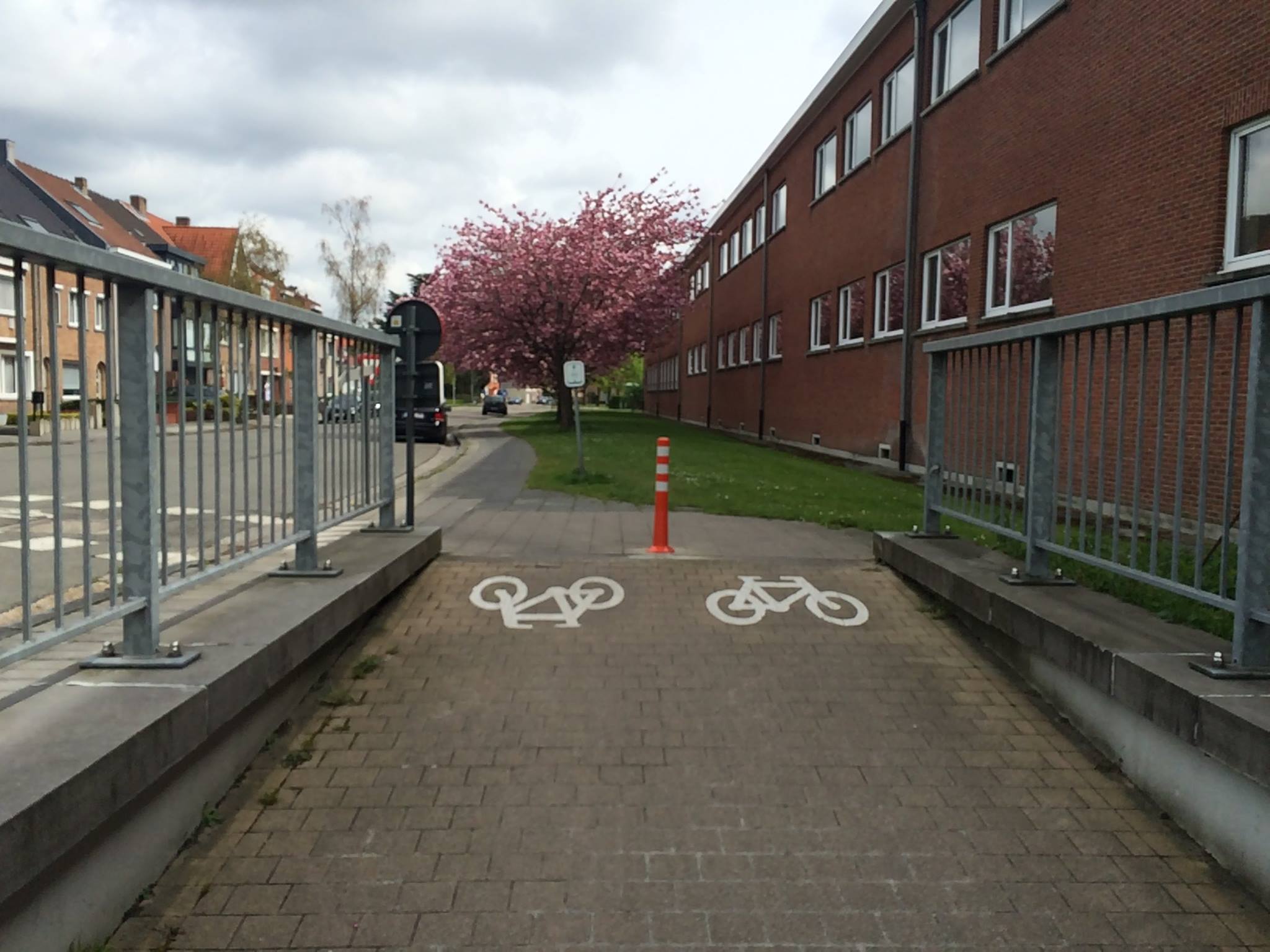fietspaaltjes tunnel diksmuidse heirweg brugge