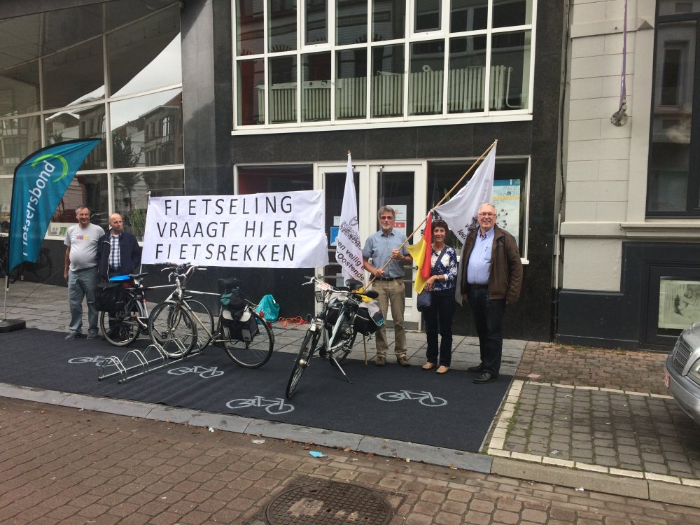 pop-up fietsenstalling aan MuZee